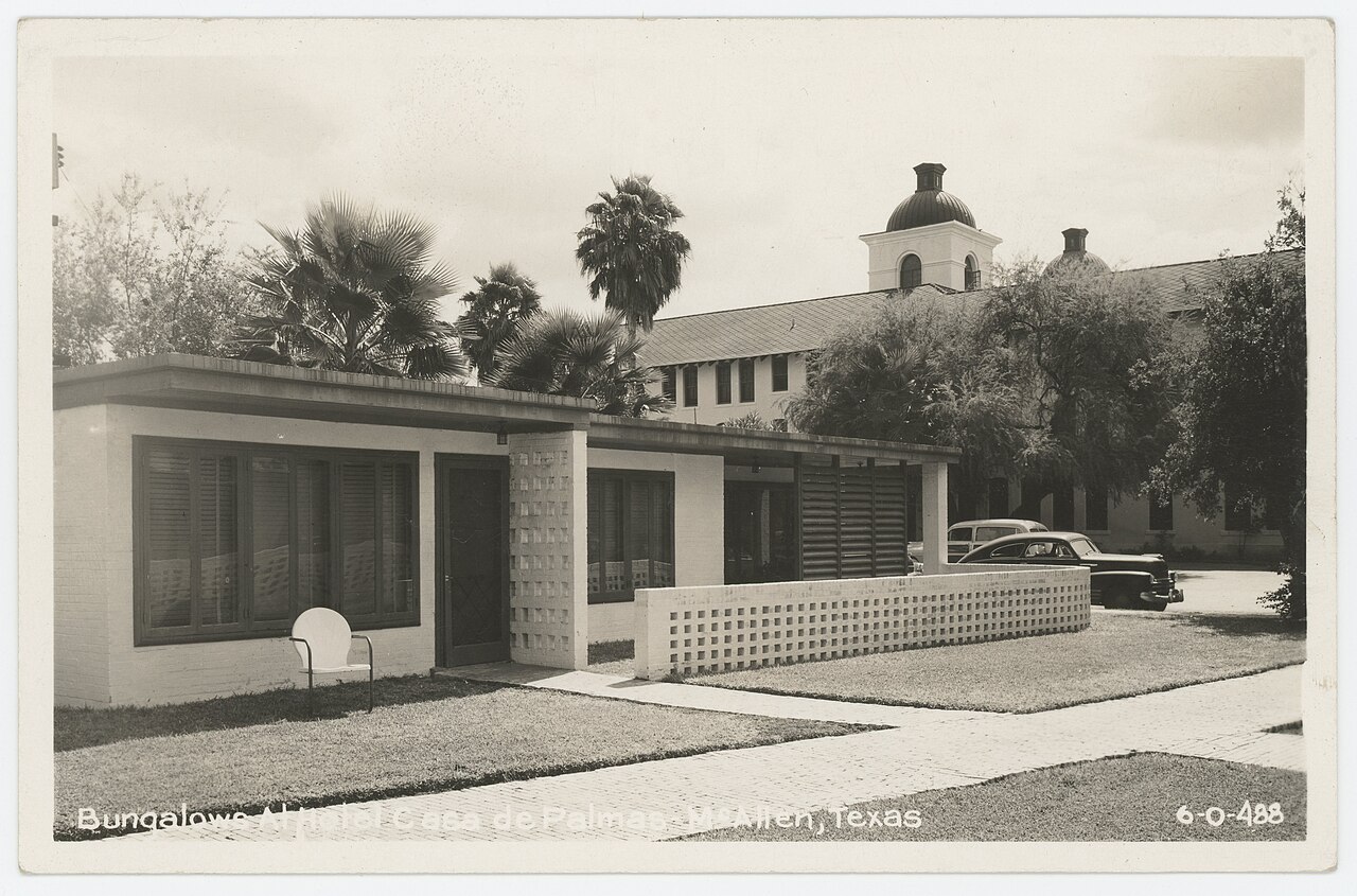 McAllen — W.M. Cline Co. 6-0-488 - Bungalows at Hotel Casa de Palmas McAllen, Texas front