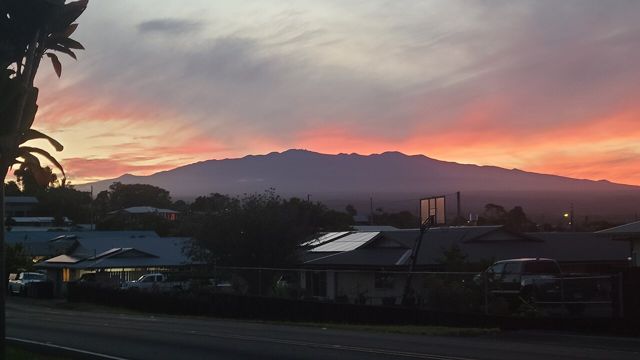Hilo &mdash; Image of Mauna Kea from the Hilo suburbs