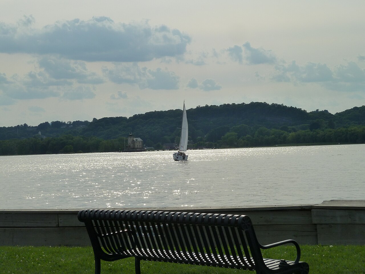 Rhinebeck &mdash; View of the Hudson River, Rhinebeck, New York P1160085