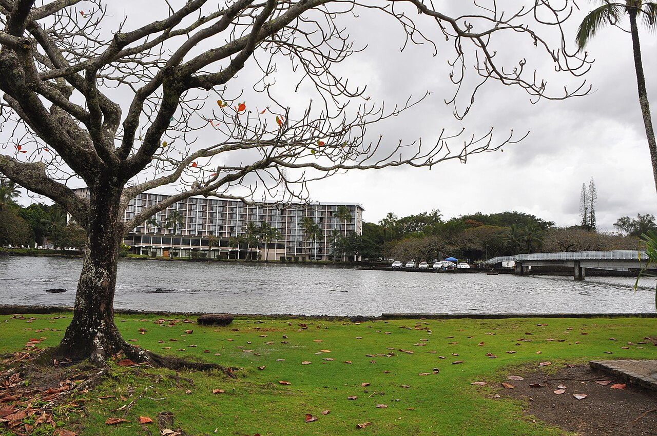 Hilo &mdash; Hilo Hawaiian Hotel on Hilo Bay