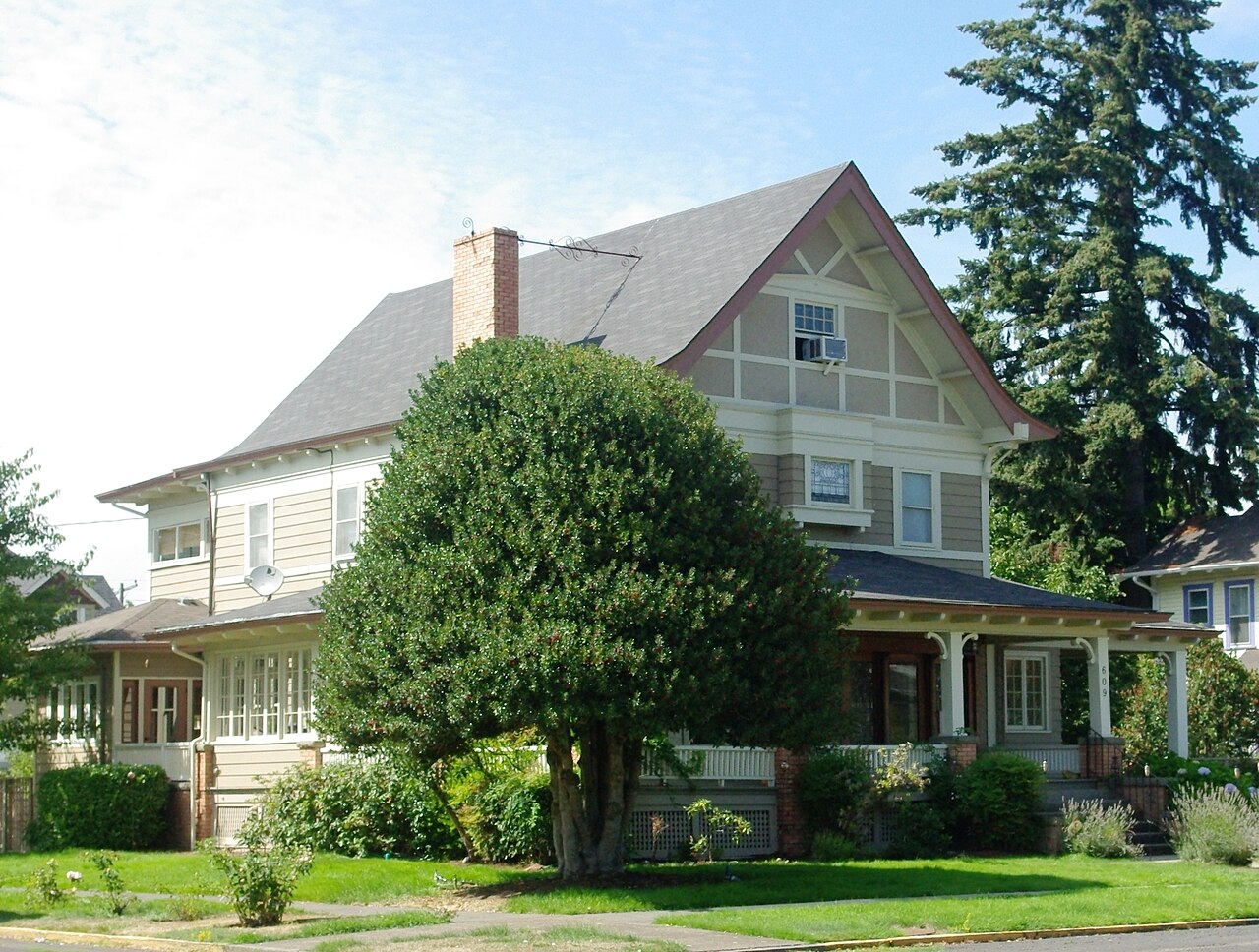 McMinnville — McMinnville Oregon home 6th and Cowls