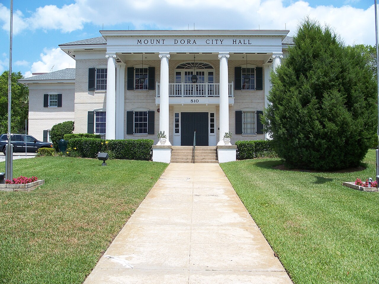 Mount Dora — Mount Dora City Hall01