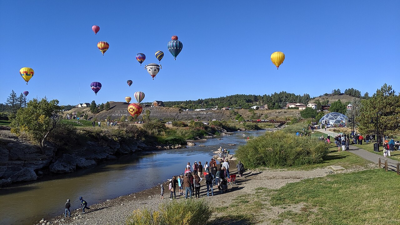 Pagosa Springs &mdash; San Juan River at Pagosa Springs with balloons