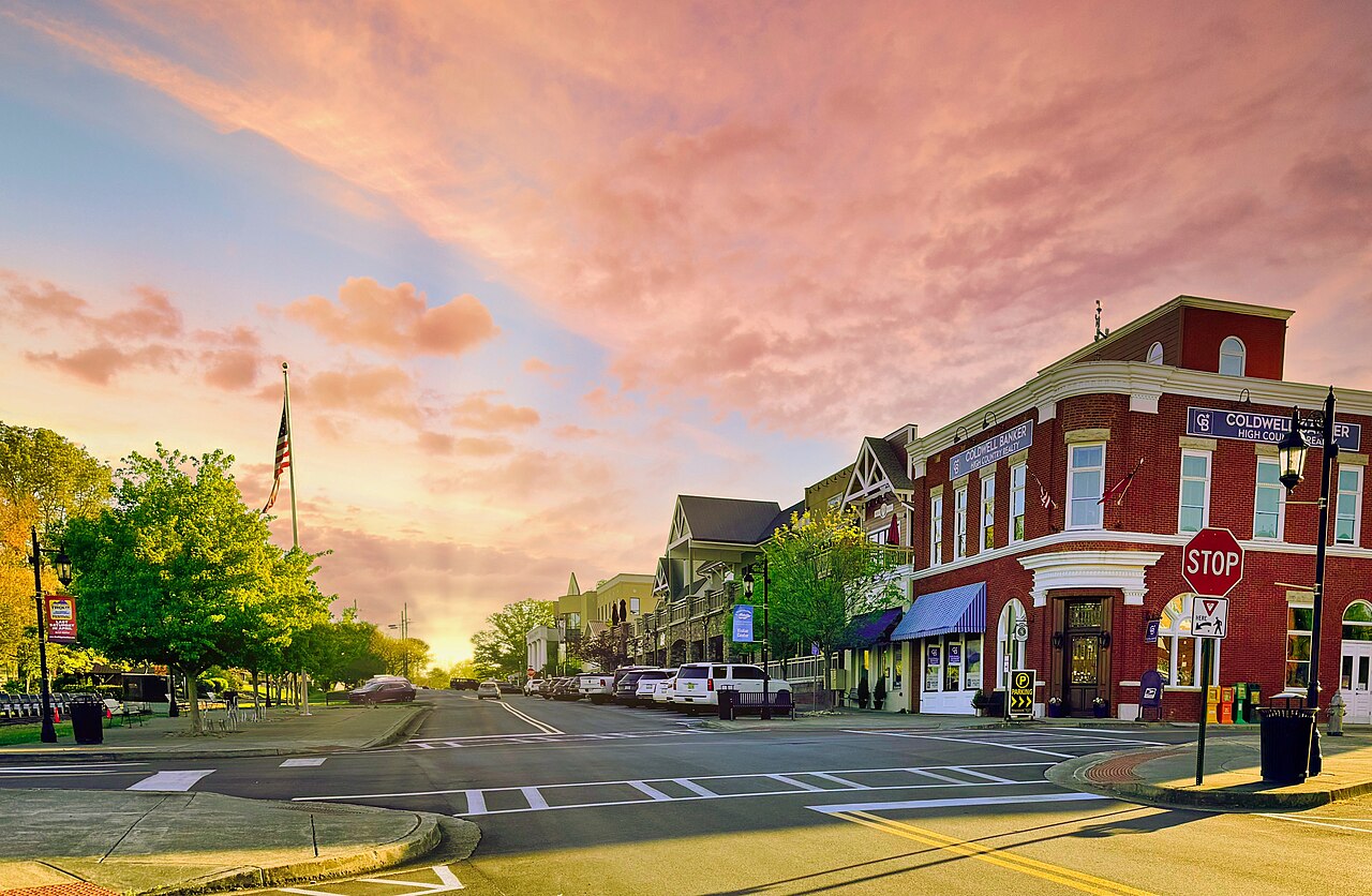 Blue Ridge &mdash; Downtown Blue Ridge, Georgia, in Fannin County at sunset 02