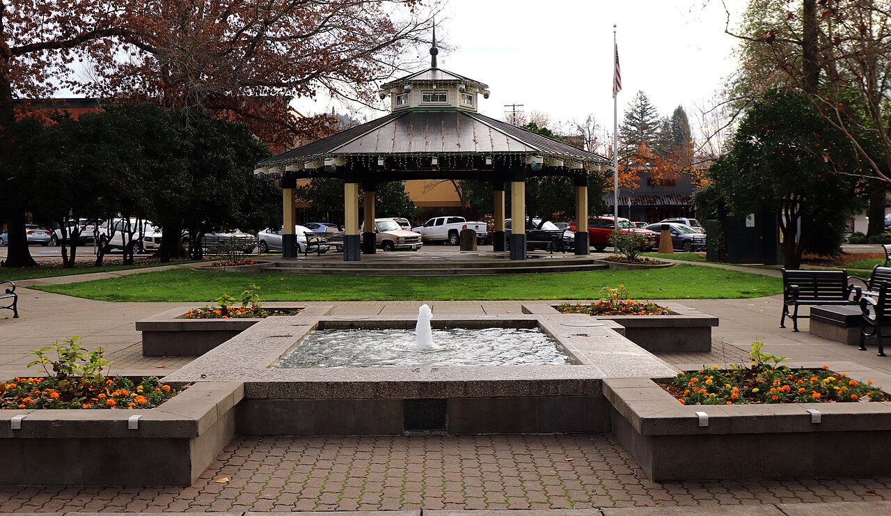 Healdsburg &mdash; Healdsburg, California - 51072887797
