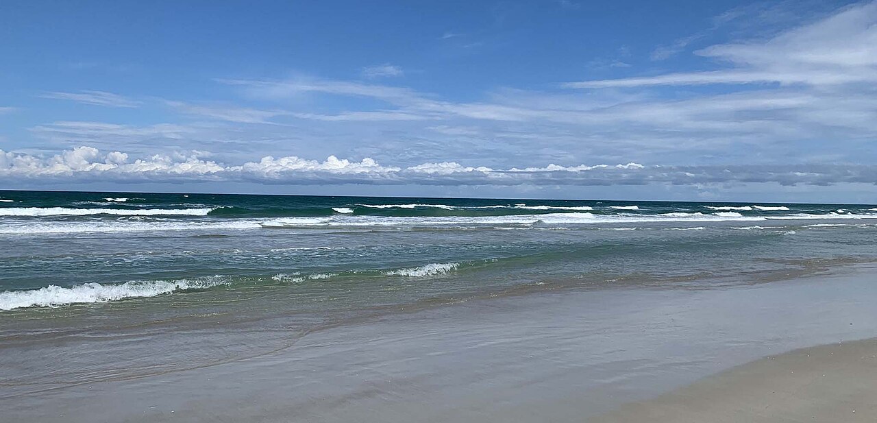 New Smyrna Beach &mdash; Surf at New Smyrna Beach Florida