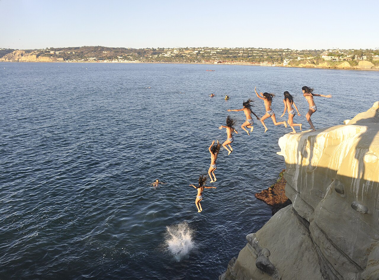 La Jolla &mdash; La Jolla Cove cliff diving - 02
