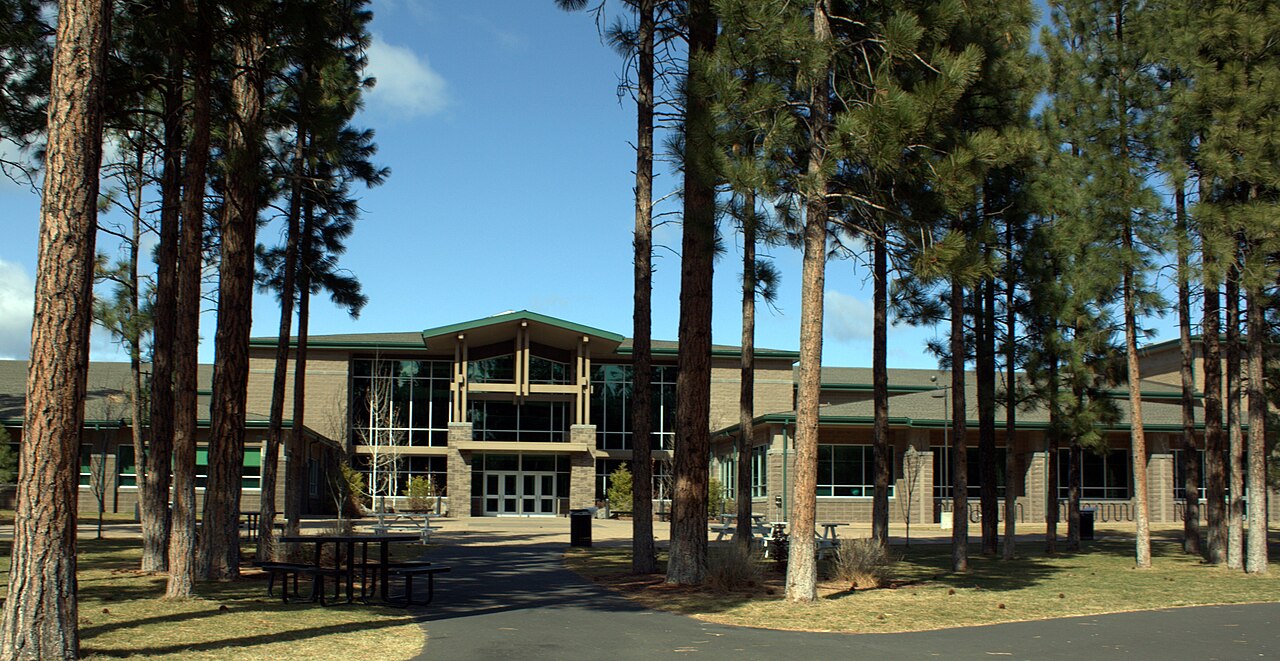 Sisters &mdash; Sisters High School - Sisters Oregon