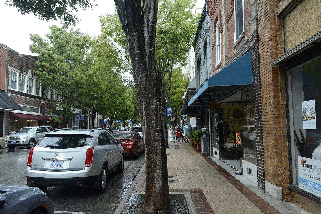 New Bern &mdash; Middle Street in New Bern, North Carolina