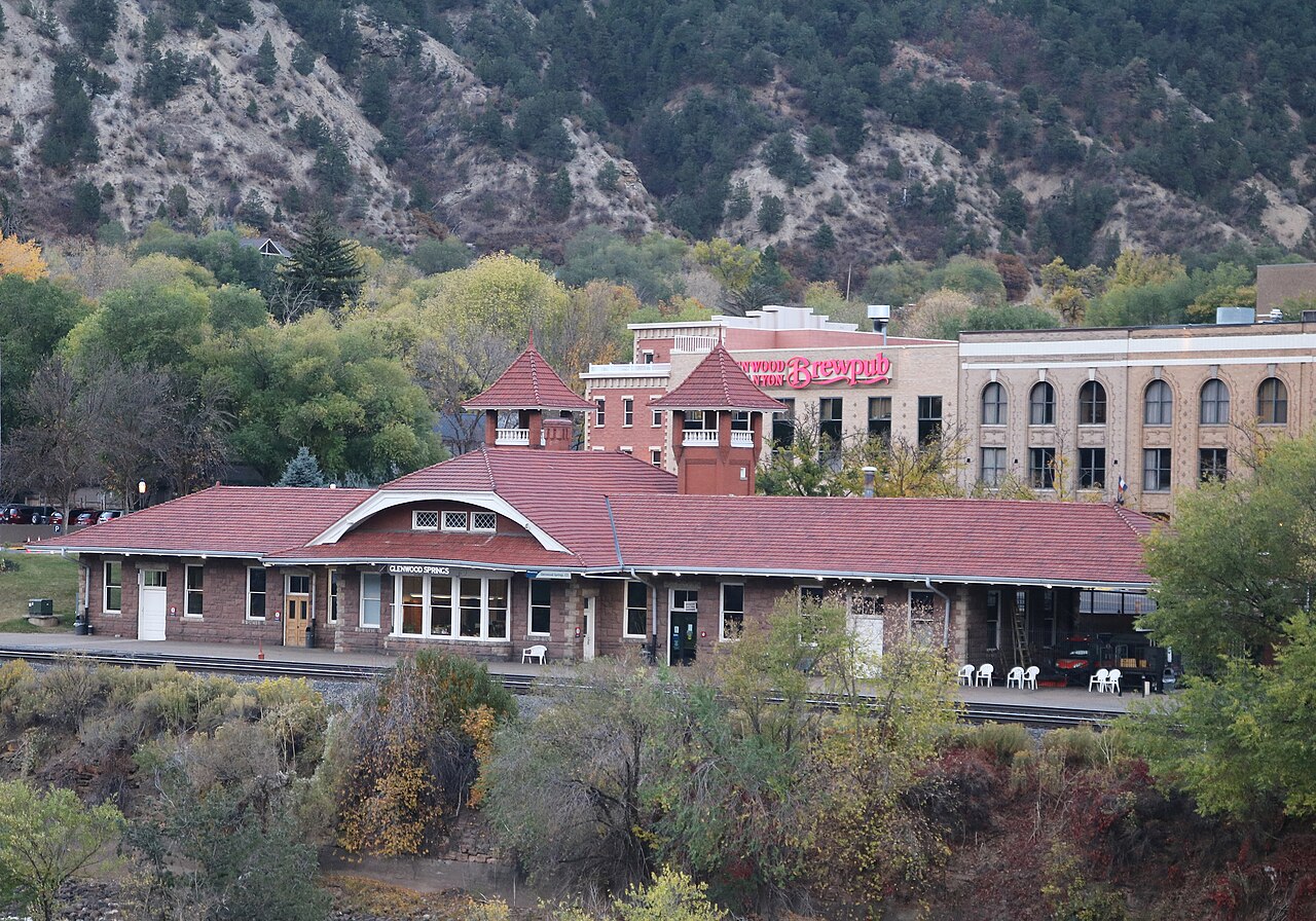 Glenwood Springs — Glenwood Springs (Amtrak station)