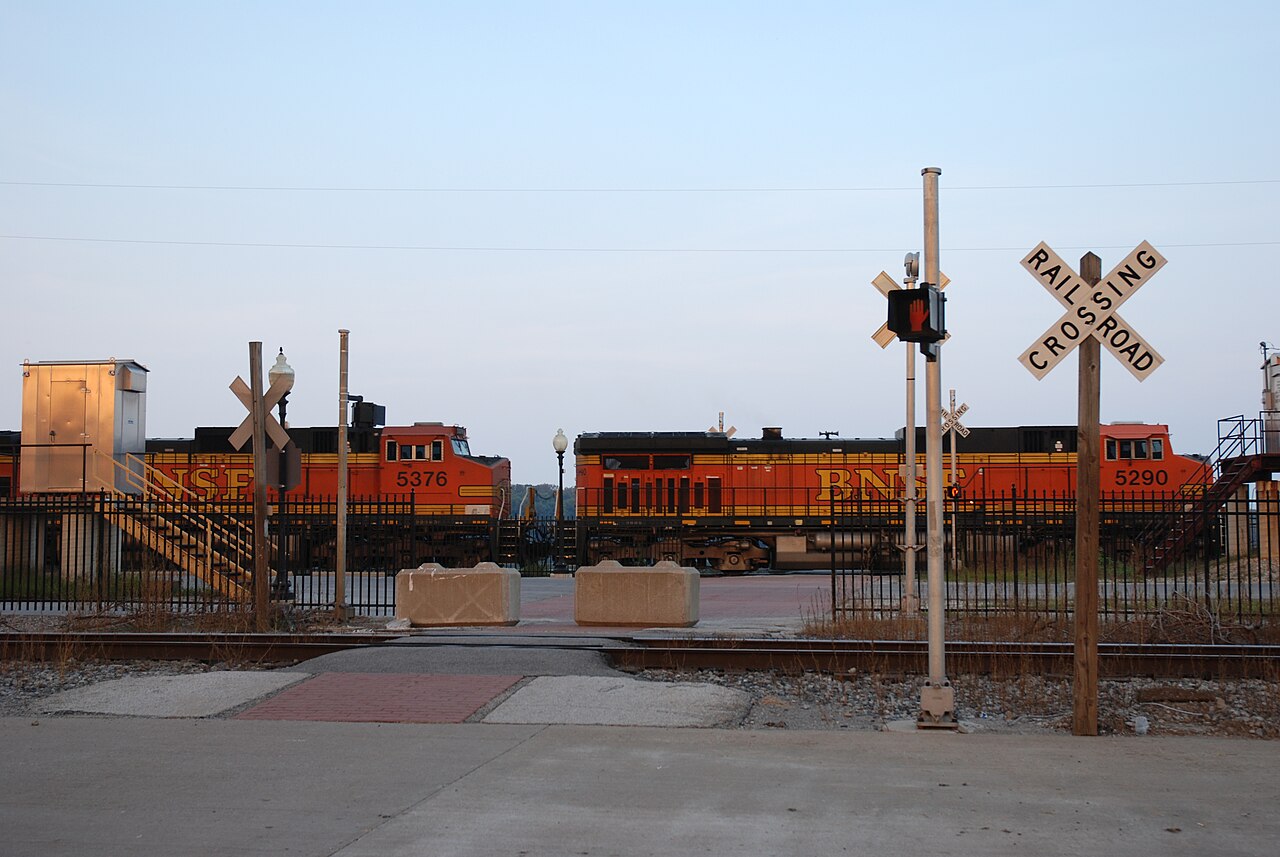 Hannibal &mdash; BNSF locomotives Hannibal Missouri